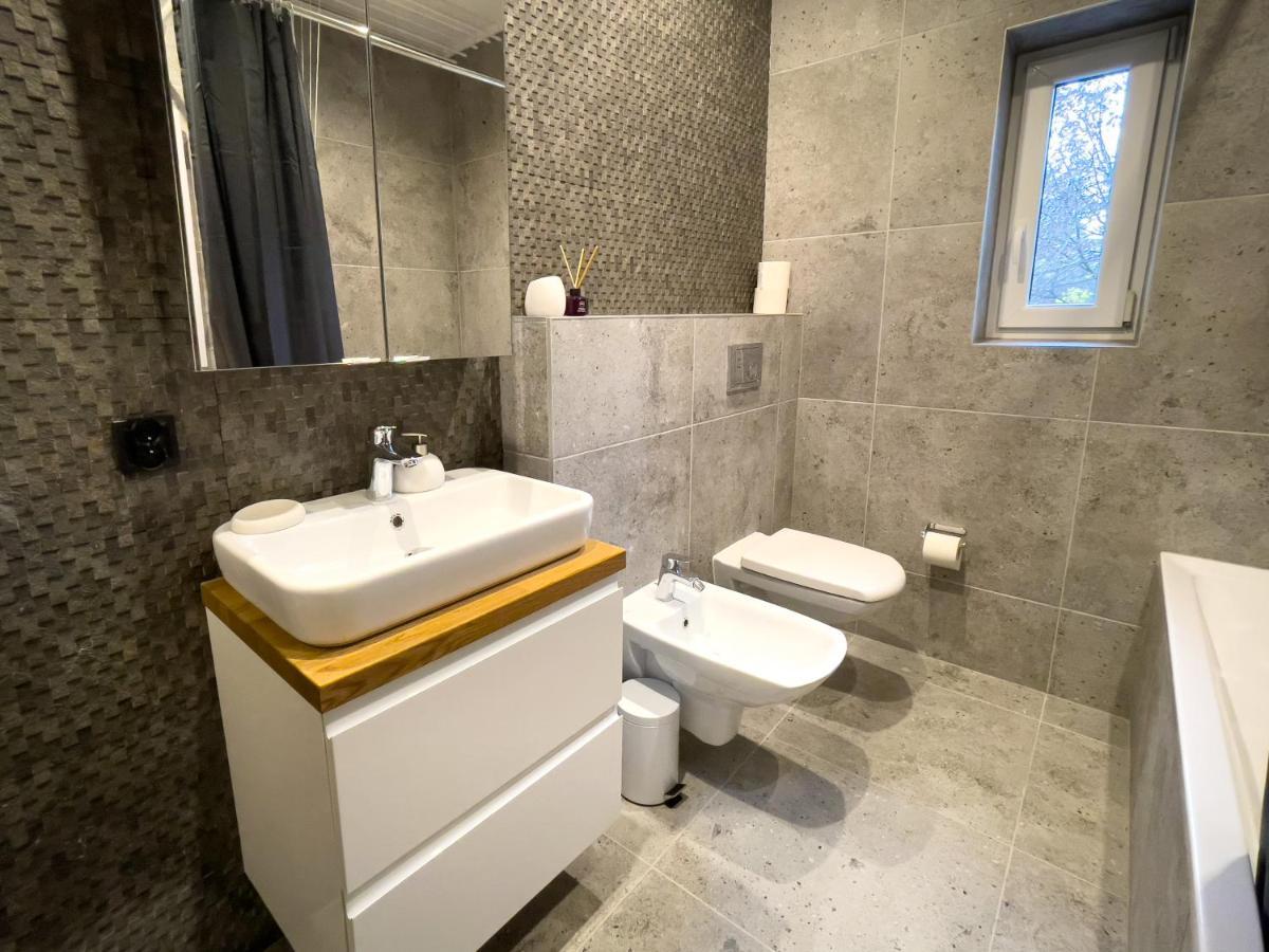 Urban Apartments Premium No 3, Free Private Parking, Self Check-In Chorzów Eksteriør billede